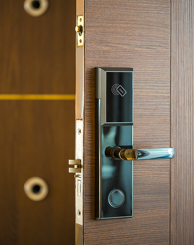 Slim deurslot op woningdeur in Hoorn, geplaatst door slotenmaker Hoorn en omgeving lokaal